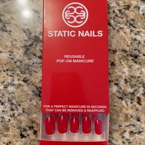 NIB Static Nails Reusable Pop-on Manicure Red